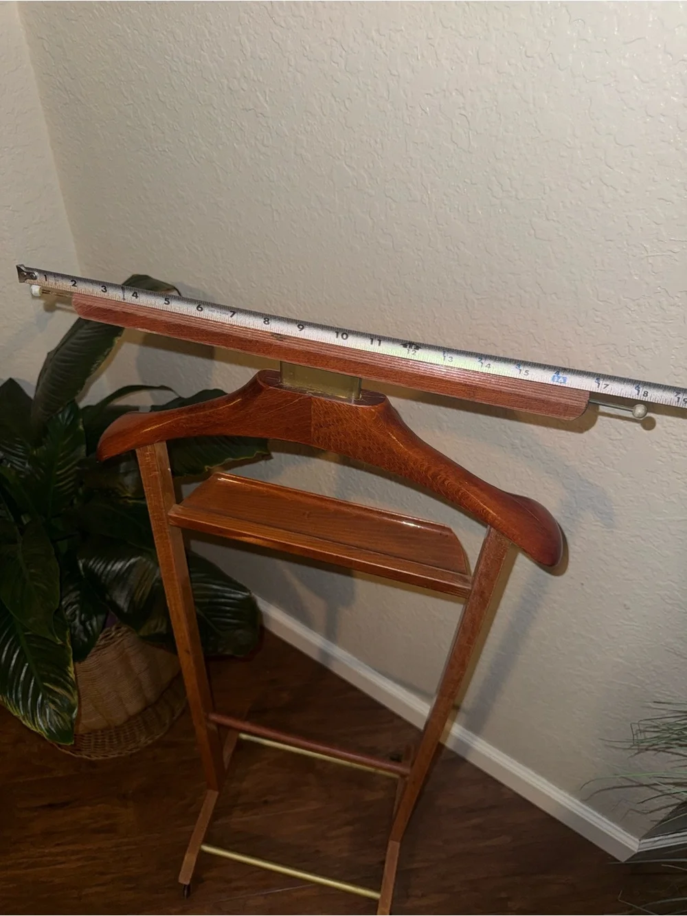 Fratelli Reguitti Brevettato Italian Wood Rolling Valet Stand Rack 1950s Vintage